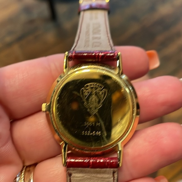 Red and Gold Gucci Watch with Leather Strap - Picture 6 of 7